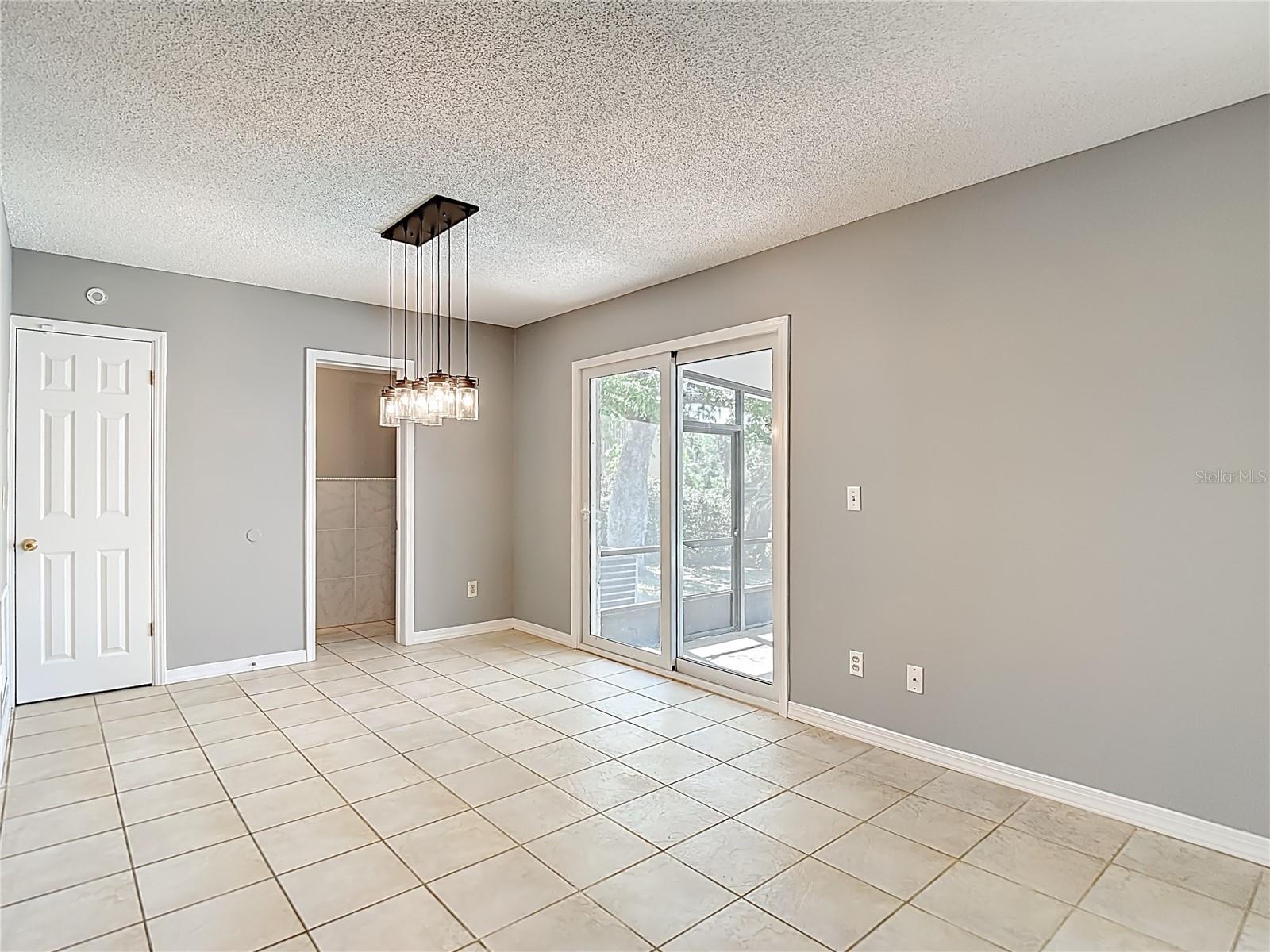 Image 16 of 70 For 2445 Glenview Drive