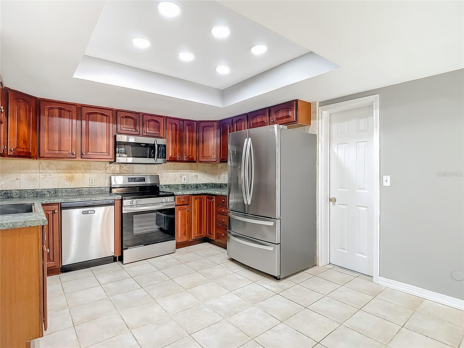 Image 17 of 70 For 2445 Glenview Drive