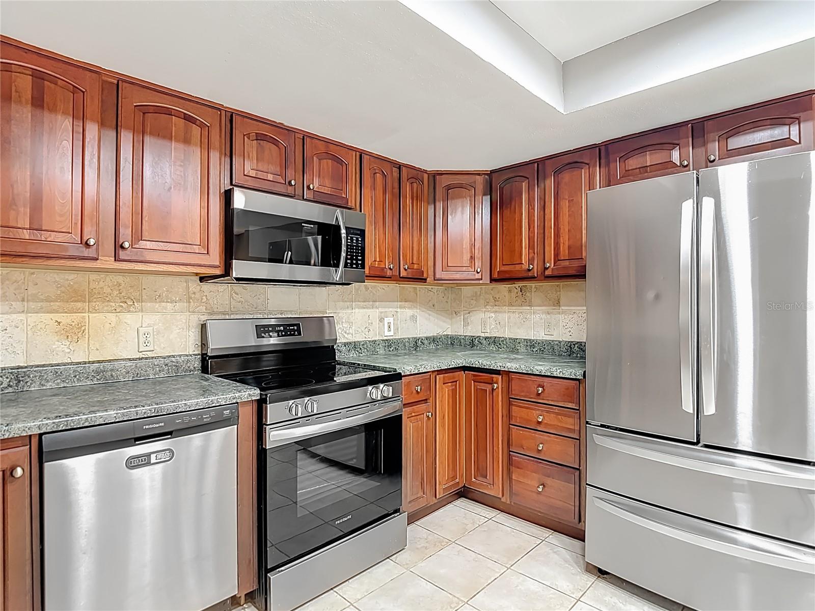 Image 21 of 70 For 2445 Glenview Drive