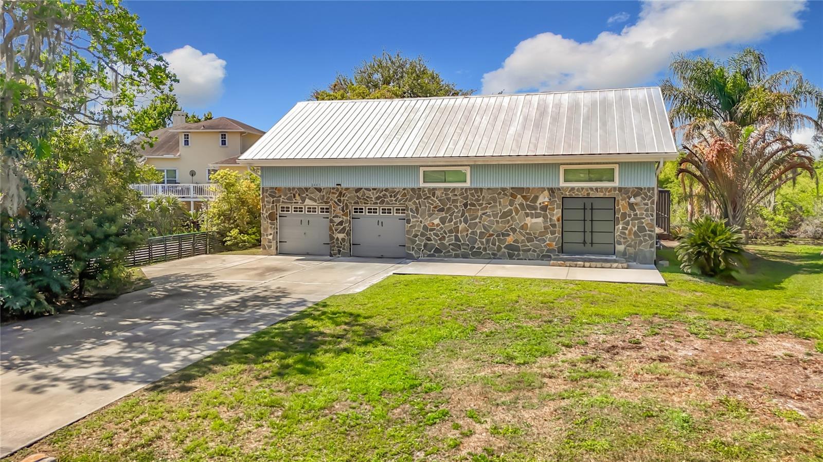 Image 3 of 70 For 2445 Glenview Drive