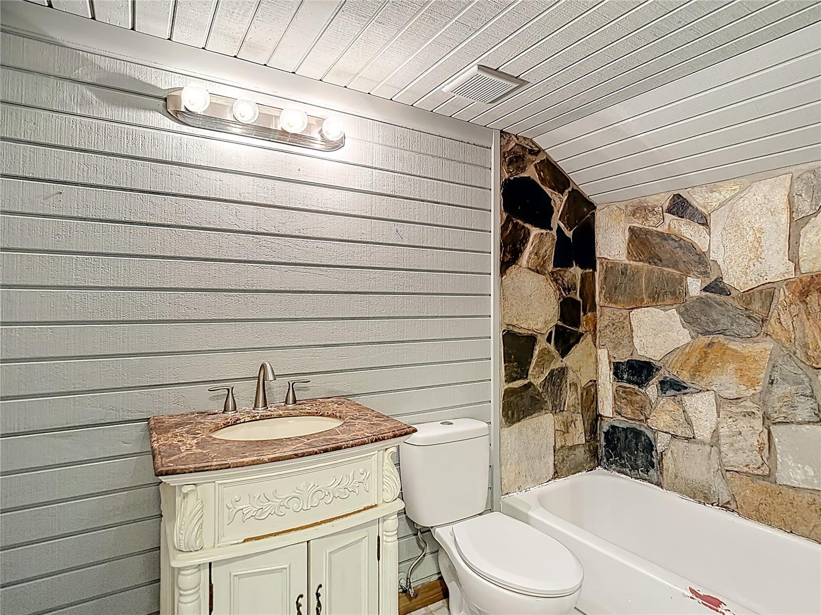 Image 36 of 70 For 2445 Glenview Drive