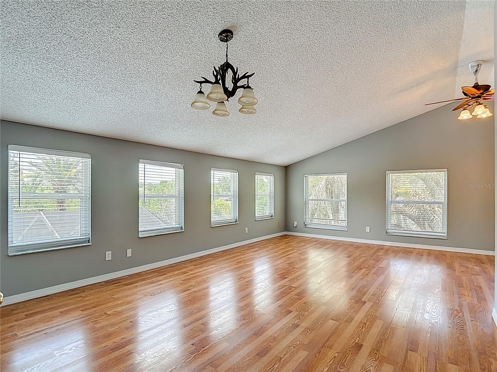 Image 37 of 70 For 2445 Glenview Drive