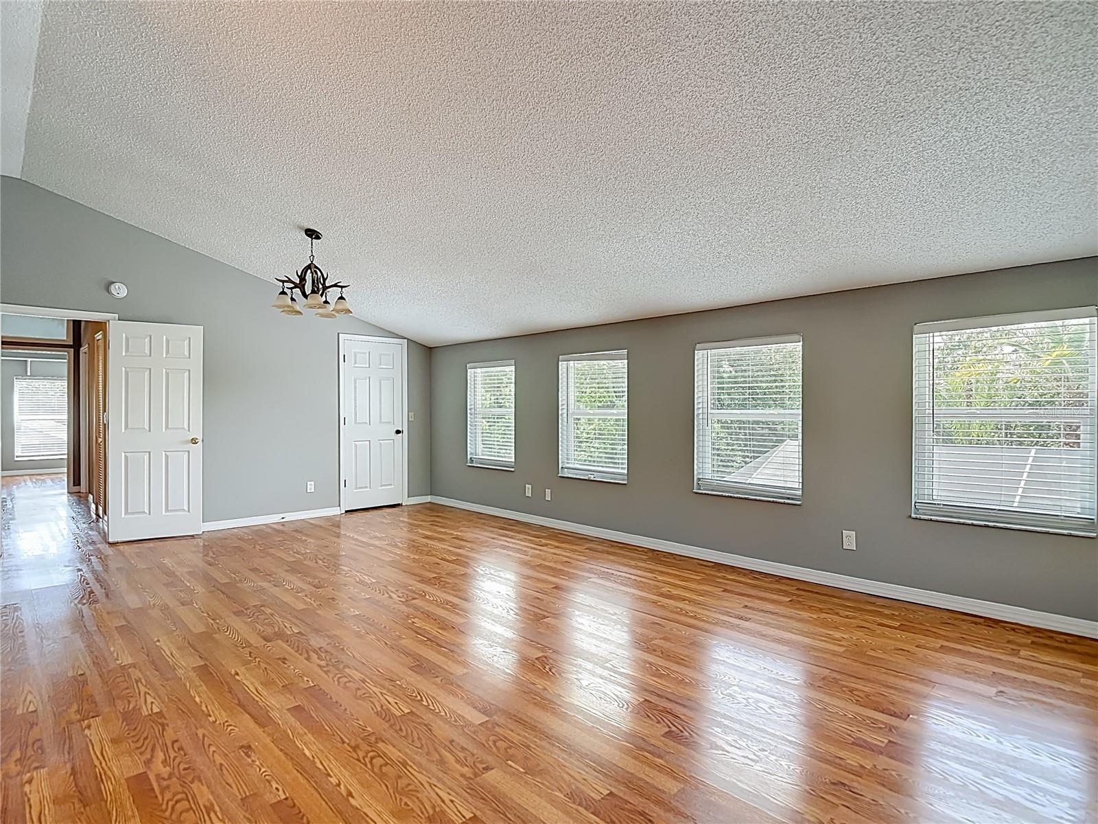 Image 40 of 70 For 2445 Glenview Drive