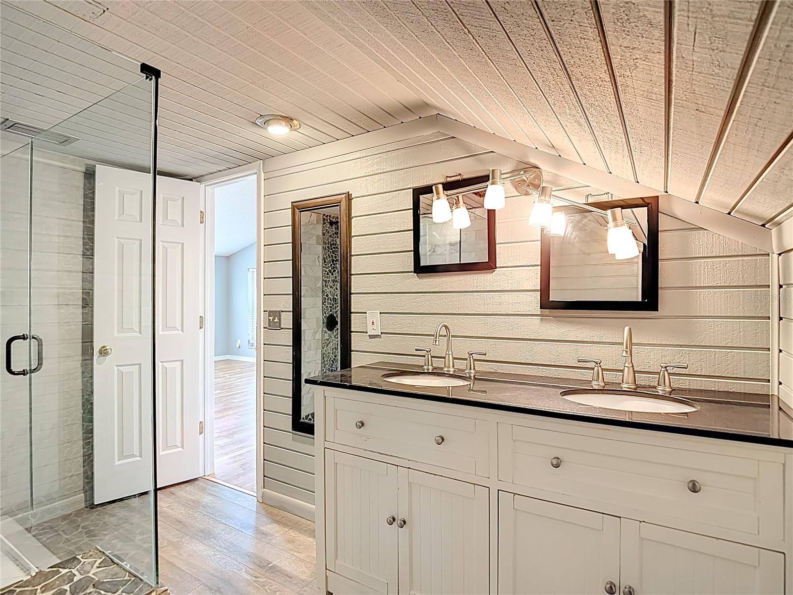 Image 44 of 70 For 2445 Glenview Drive