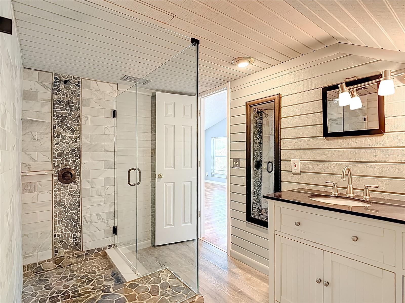 Image 45 of 70 For 2445 Glenview Drive