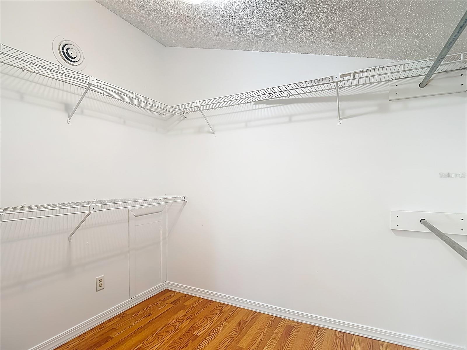 Image 46 of 70 For 2445 Glenview Drive