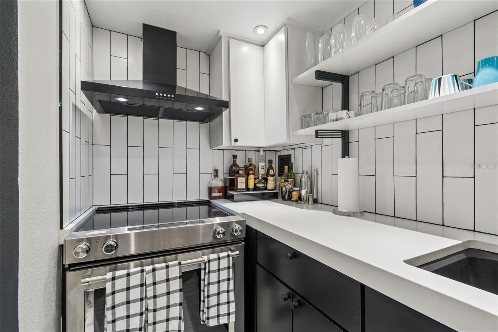 Image 12 of 42 For 880 Mandalay Ave  N703