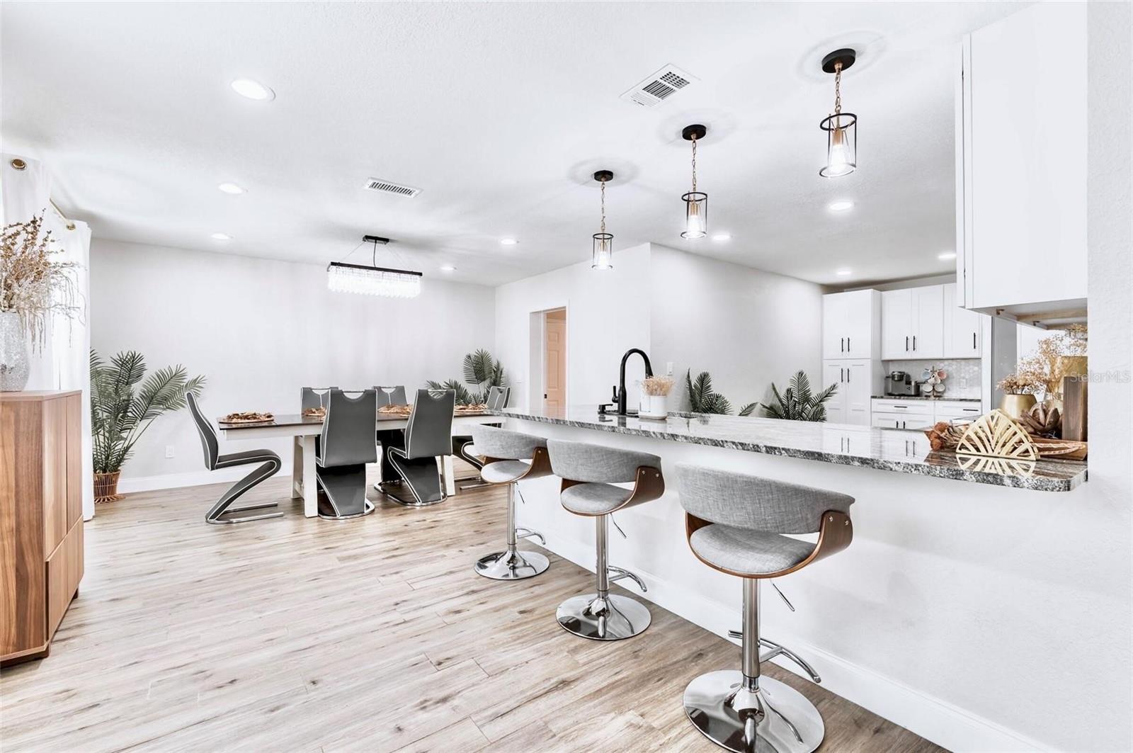 Image 6 of 9 For 6220 Interbay