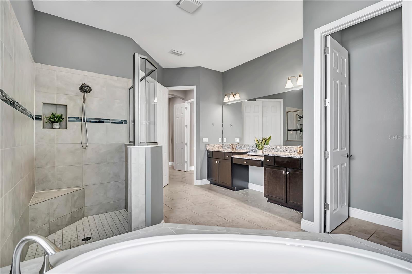 Listing photo id 18 for 32697 Natural Bridge Road