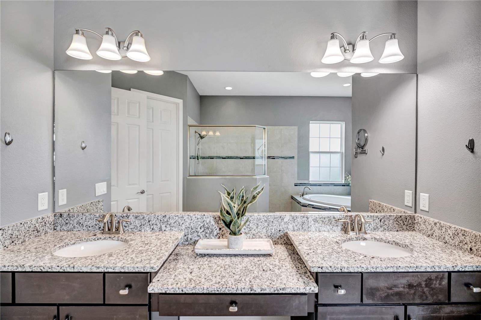 Listing photo id 19 for 32697 Natural Bridge Road