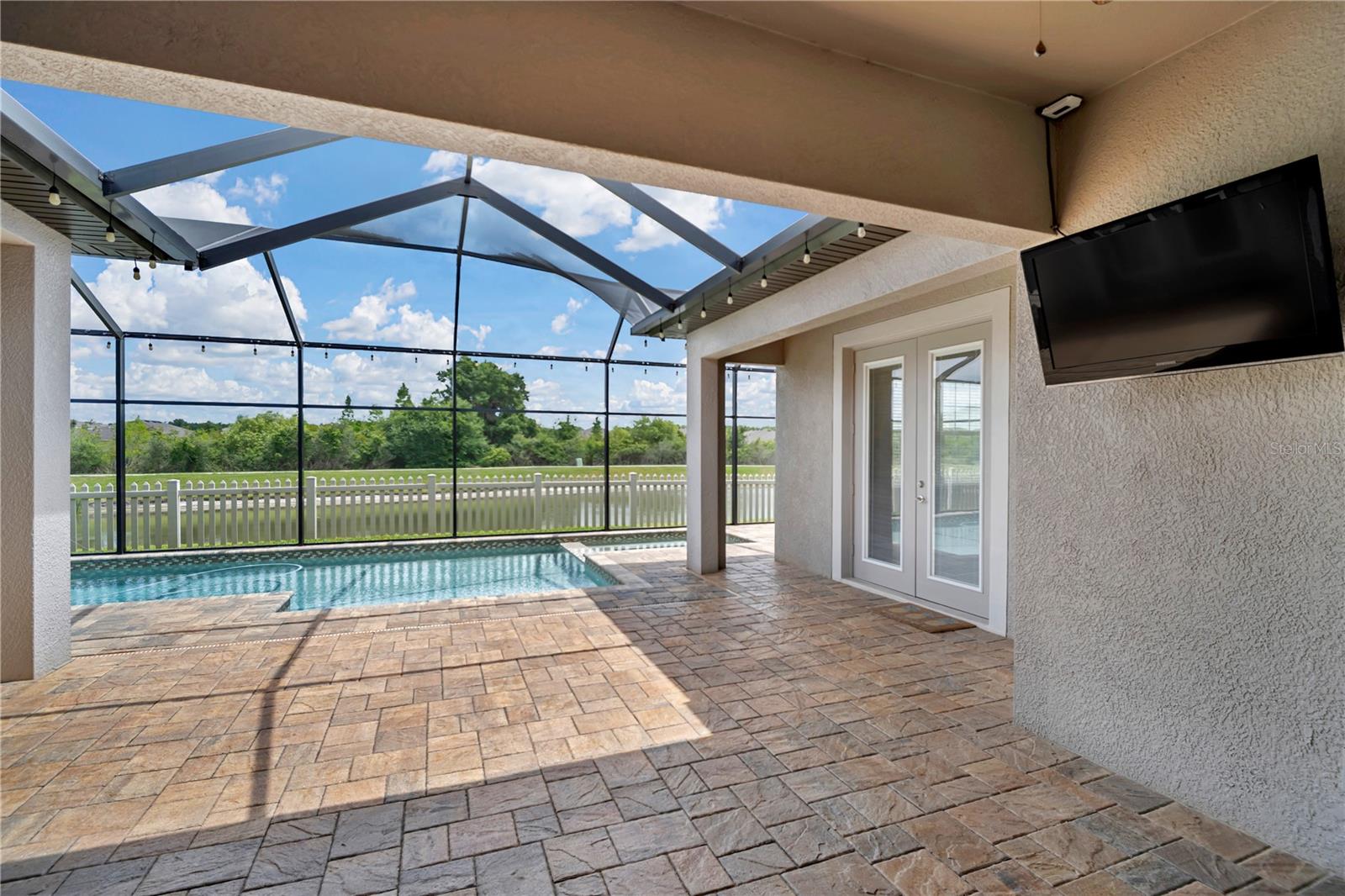 Listing photo id 32 for 32697 Natural Bridge Road