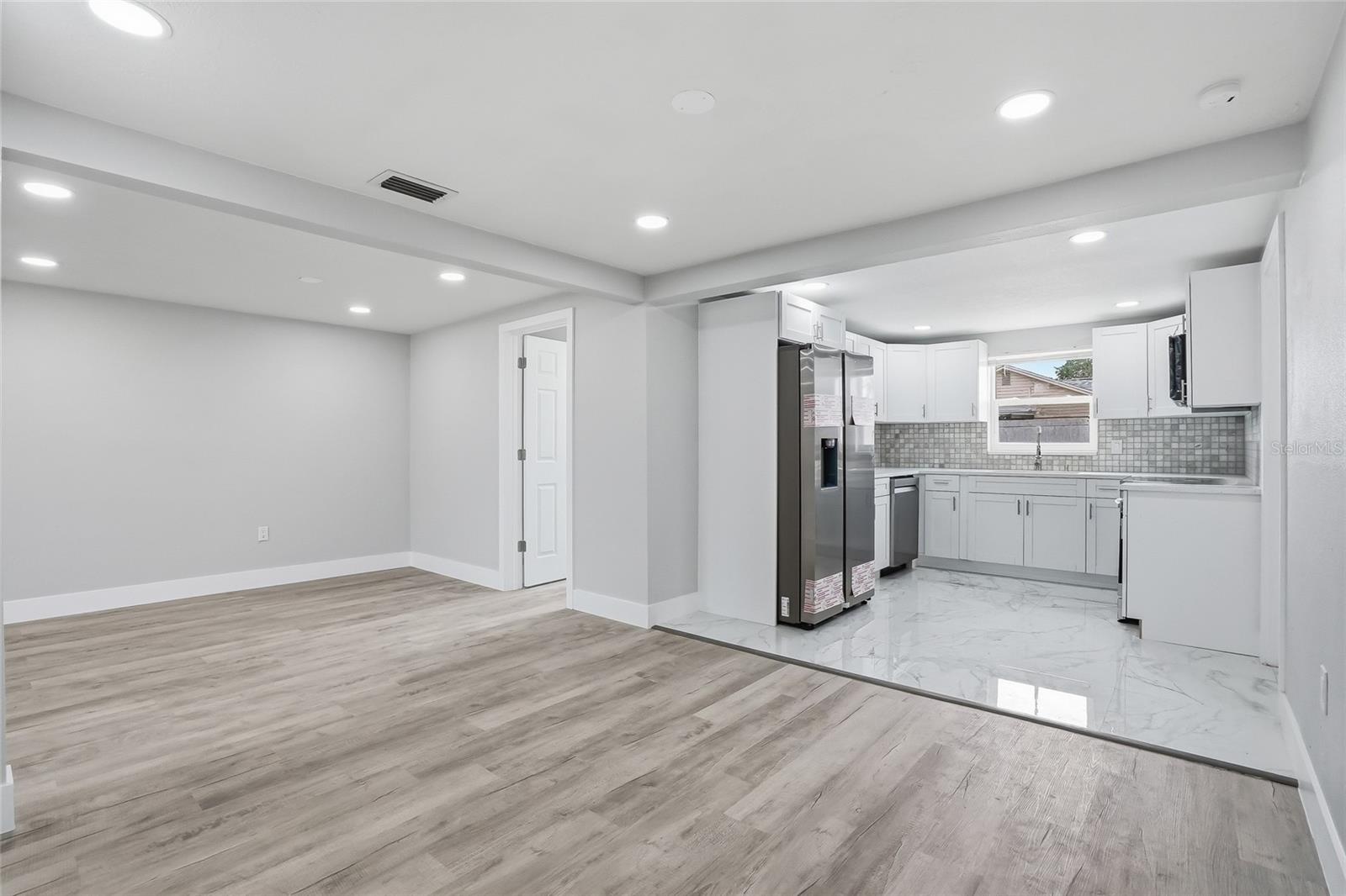 Image 10 of 43 For 6302 Diamond Drive