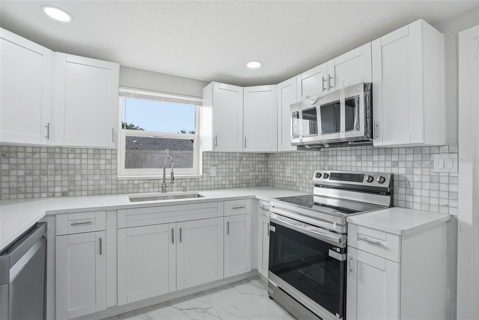 Image 13 of 43 For 6302 Diamond Drive