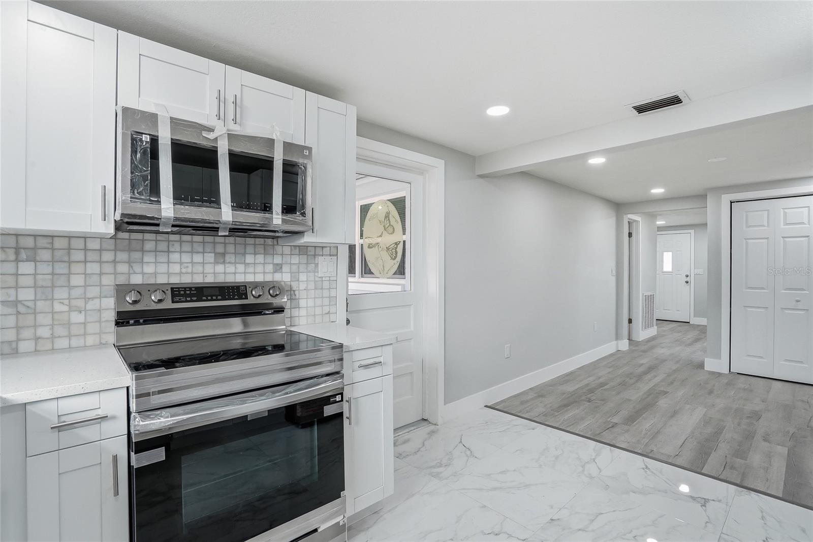 Image 14 of 43 For 6302 Diamond Drive