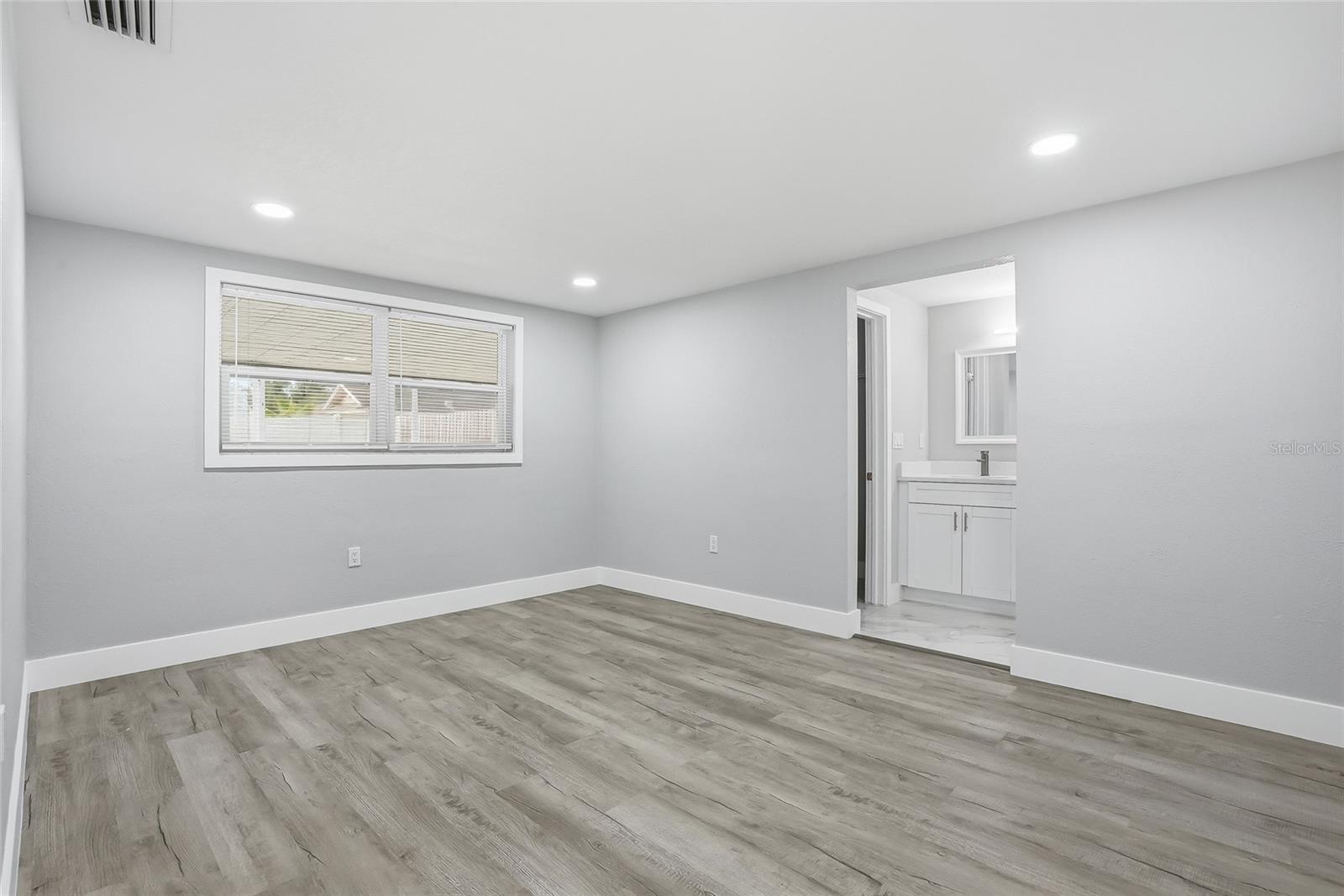 Image 16 of 43 For 6302 Diamond Drive