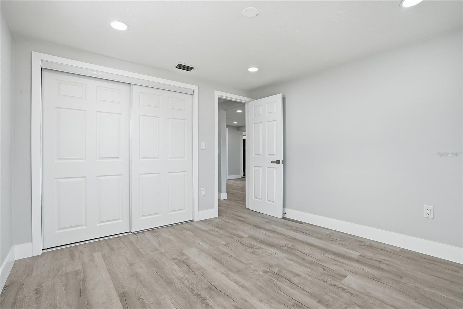 Image 23 of 43 For 6302 Diamond Drive