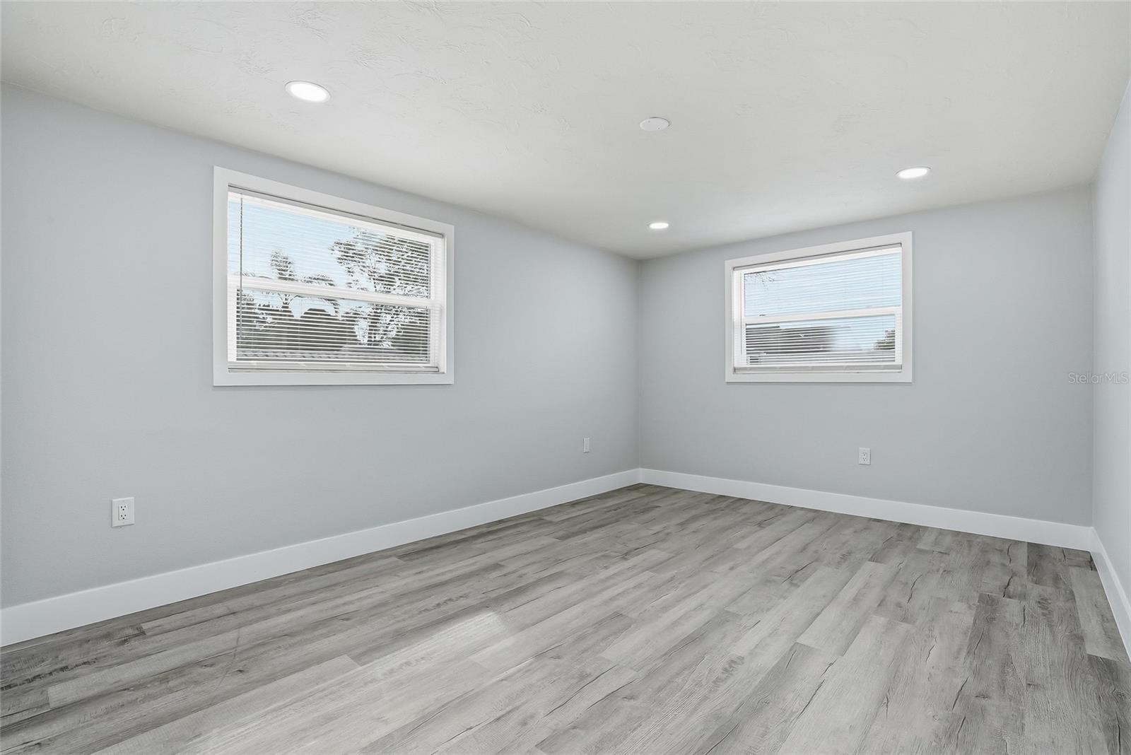 Image 26 of 43 For 6302 Diamond Drive