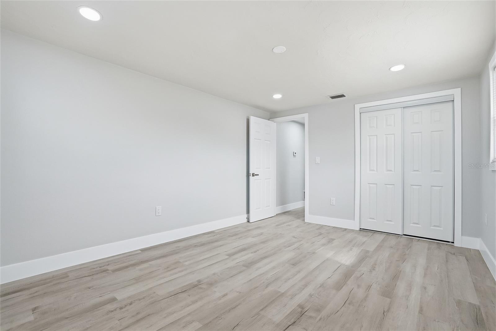 Image 27 of 43 For 6302 Diamond Drive