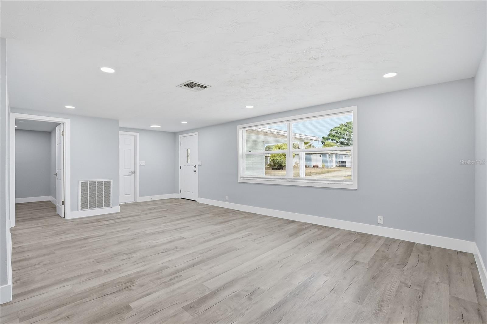 Image 6 of 43 For 6302 Diamond Drive