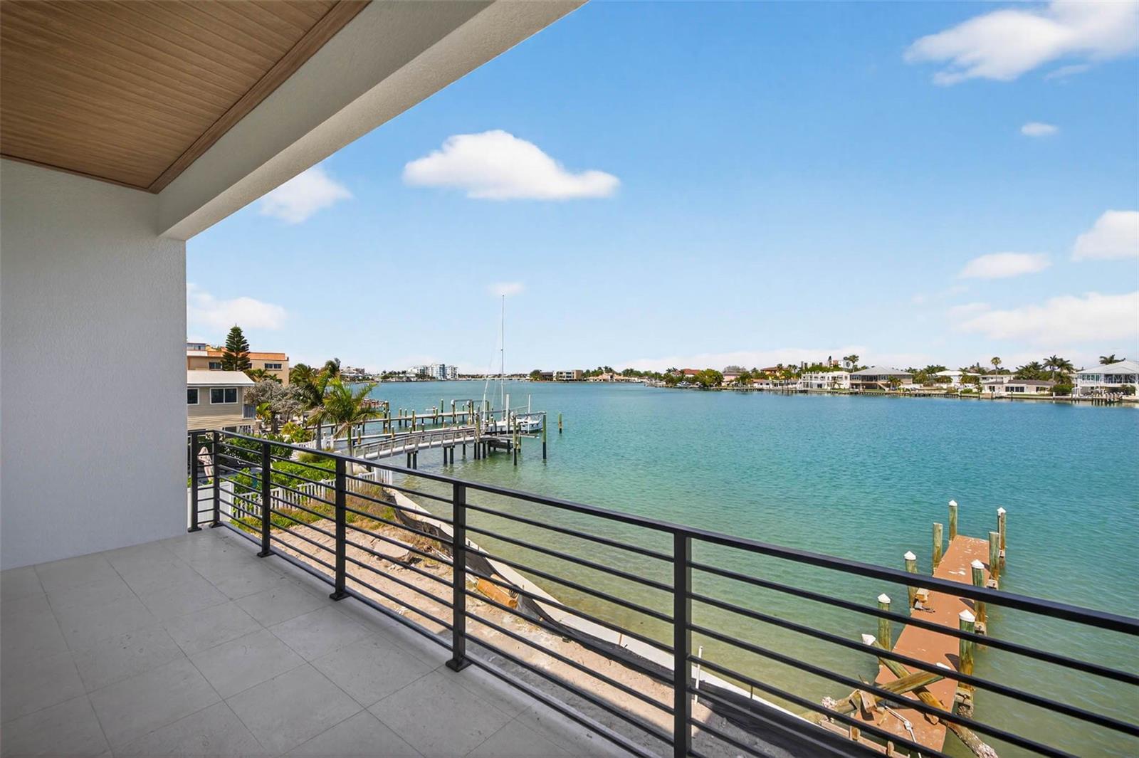 Image 14 of 75 For 10201 Gulf Boulevard