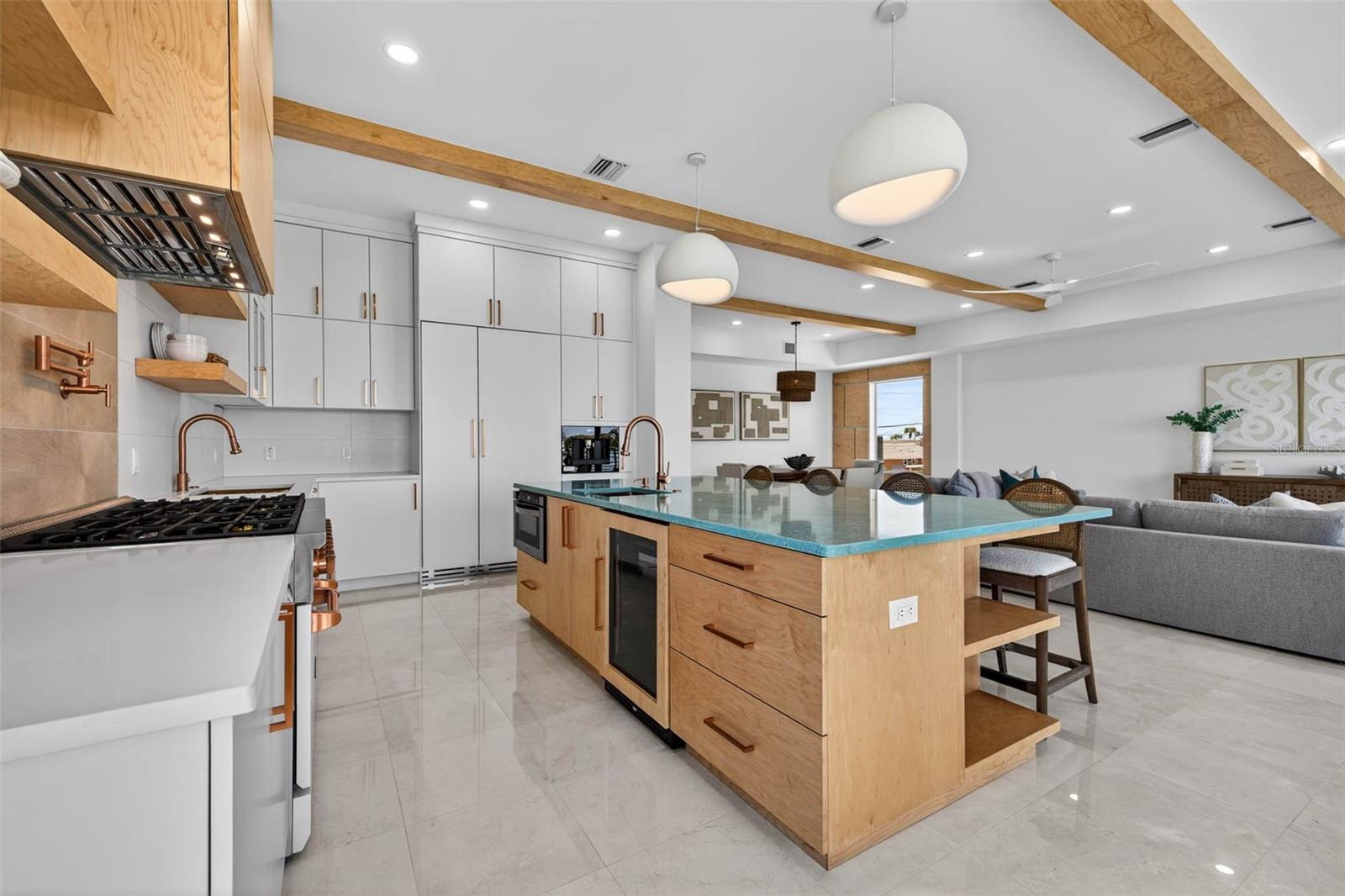 Image 25 of 75 For 10201 Gulf Boulevard