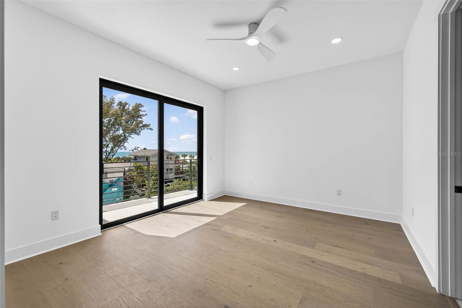 Image 36 of 75 For 10201 Gulf Boulevard