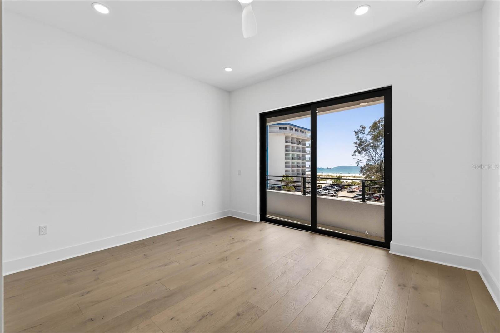 Image 40 of 75 For 10201 Gulf Boulevard