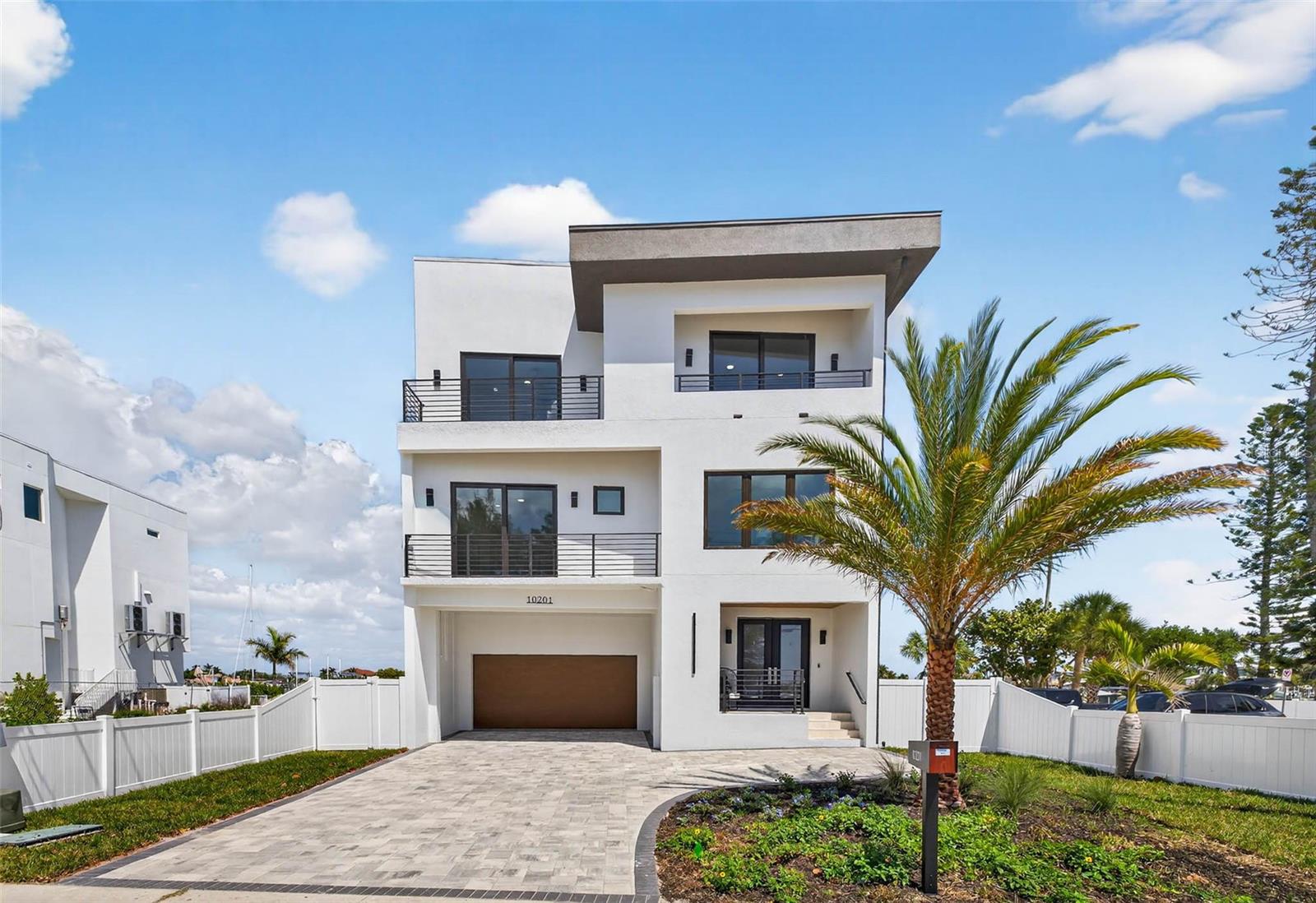 Image 59 of 75 For 10201 Gulf Boulevard