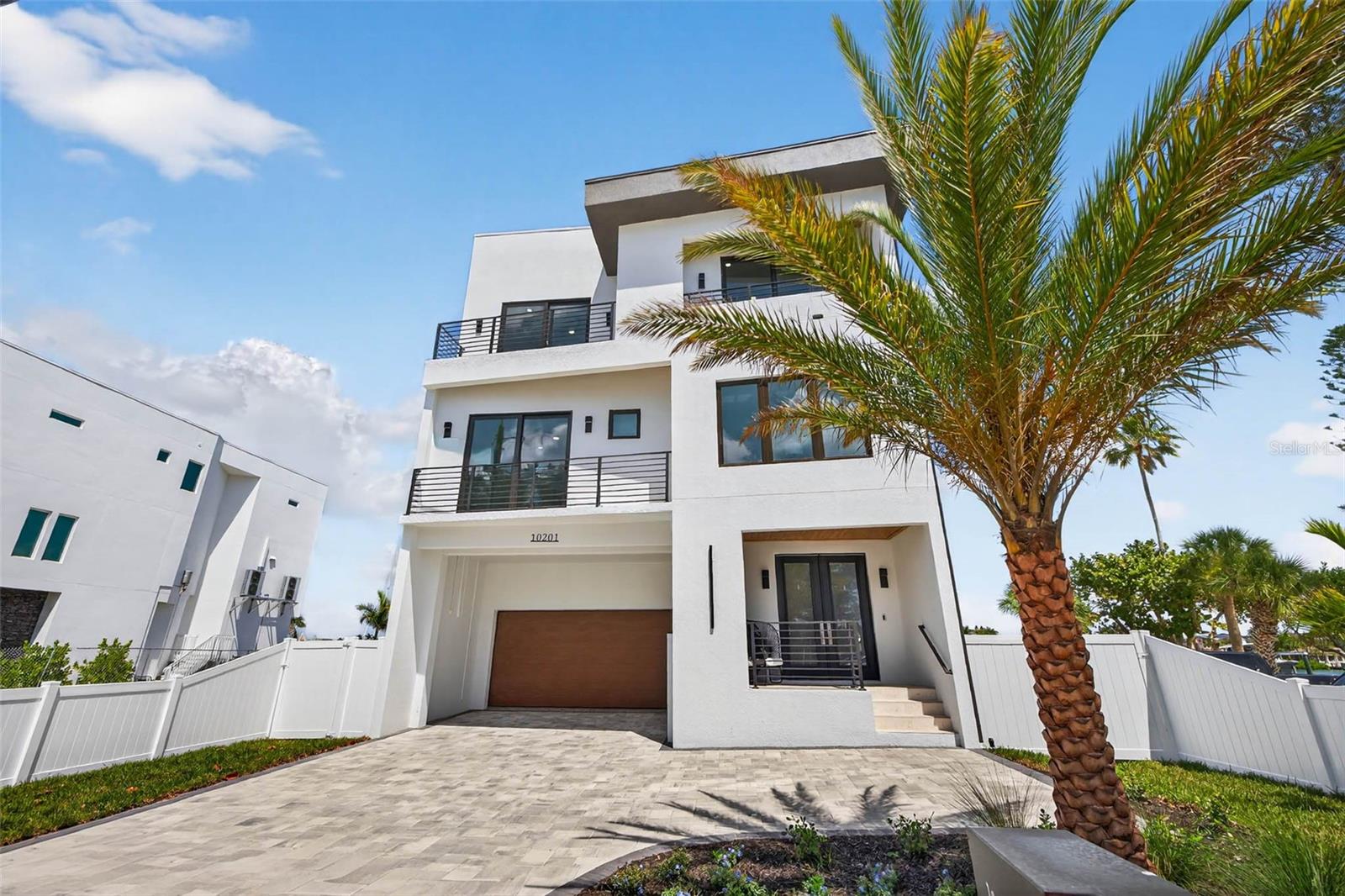 Image 6 of 75 For 10201 Gulf Boulevard