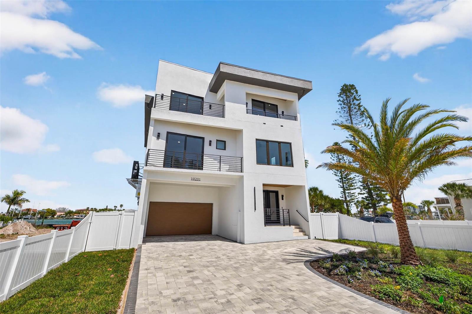 Image 7 of 75 For 10201 Gulf Boulevard