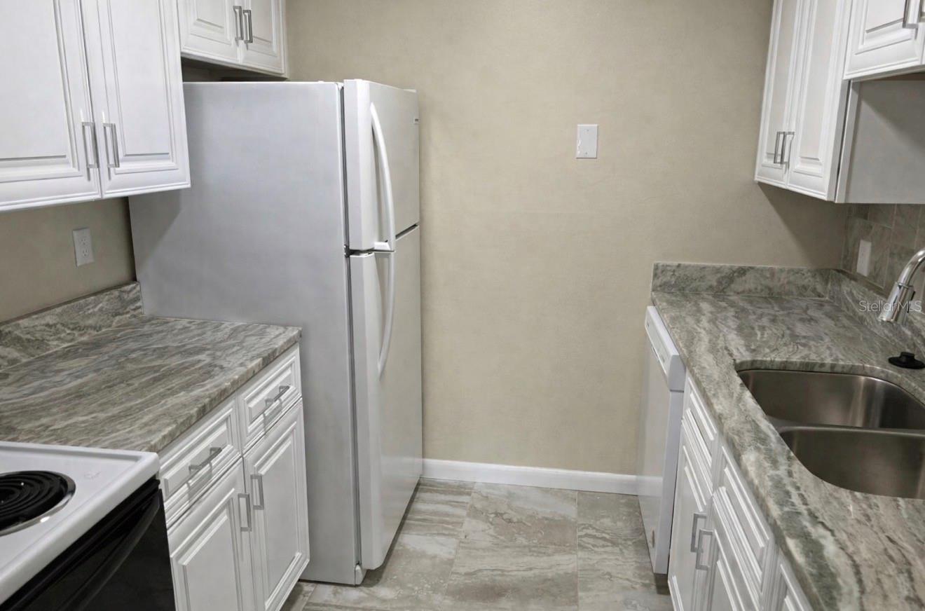 Image 2 of 9 For 2319 Bristol Avenue 103