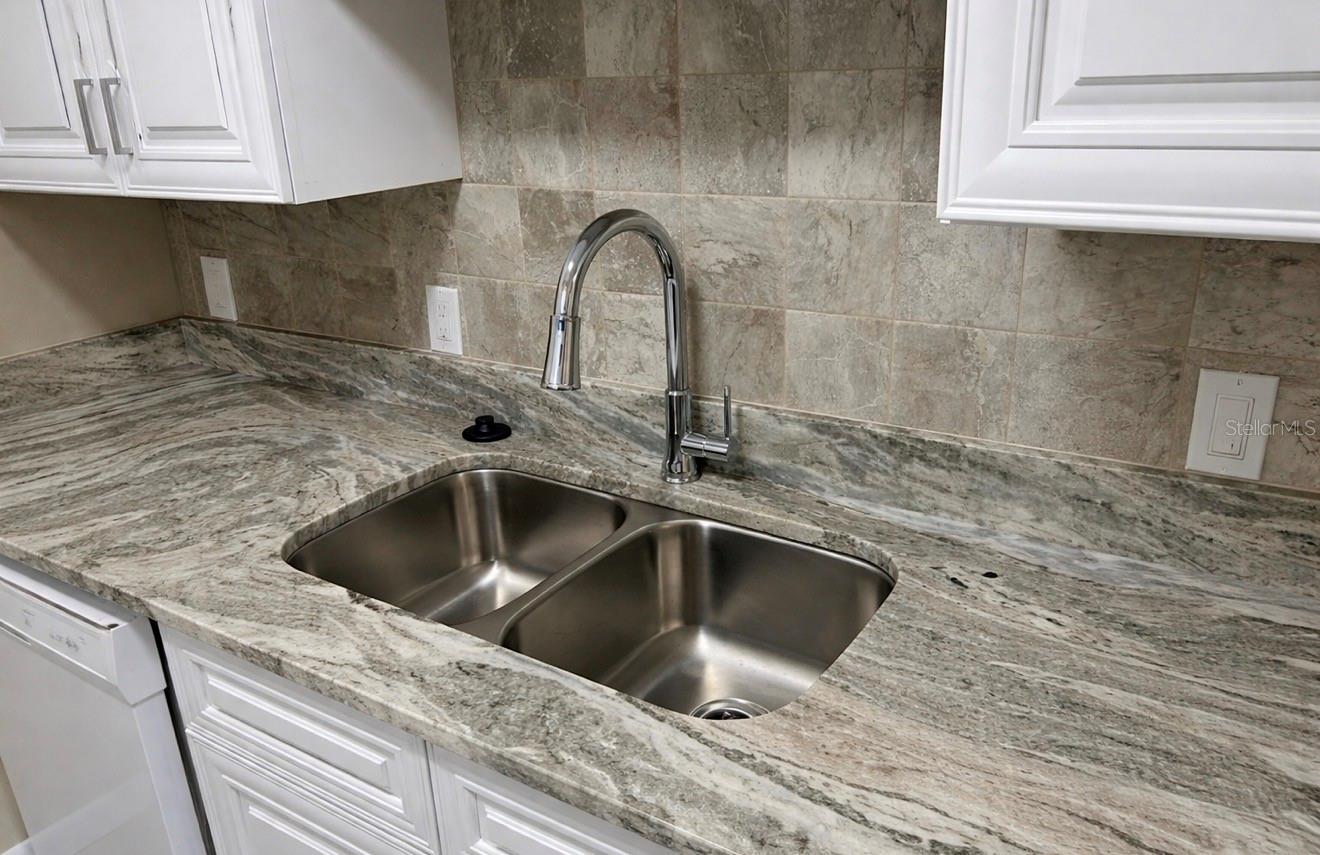 Image 3 of 9 For 2319 Bristol Avenue 103