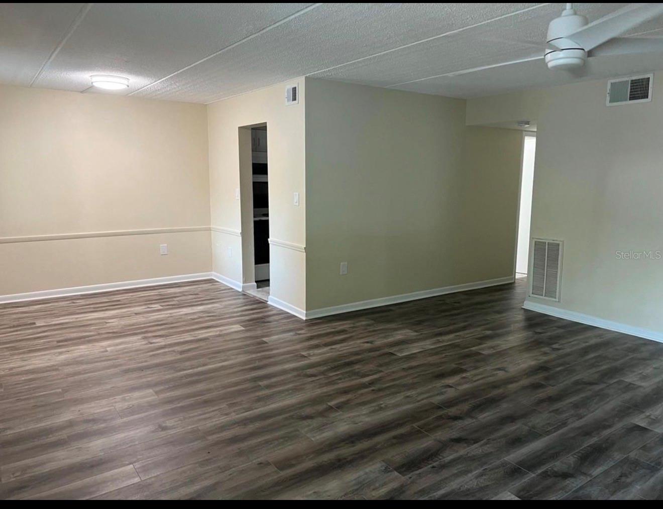 Image 4 of 9 For 2319 Bristol Avenue 103