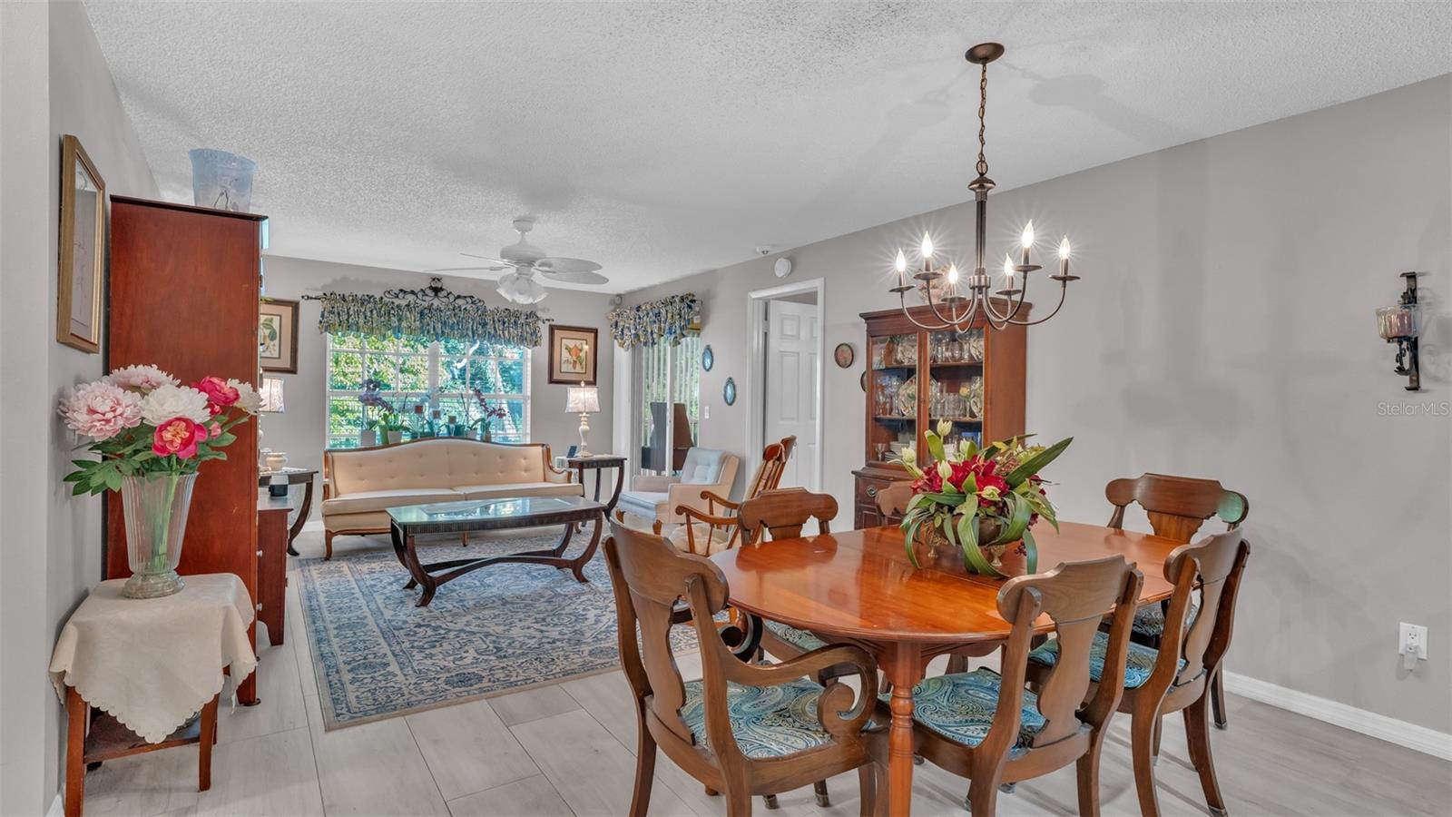 Listing photo id 2 for 12133 Spartan Way 204