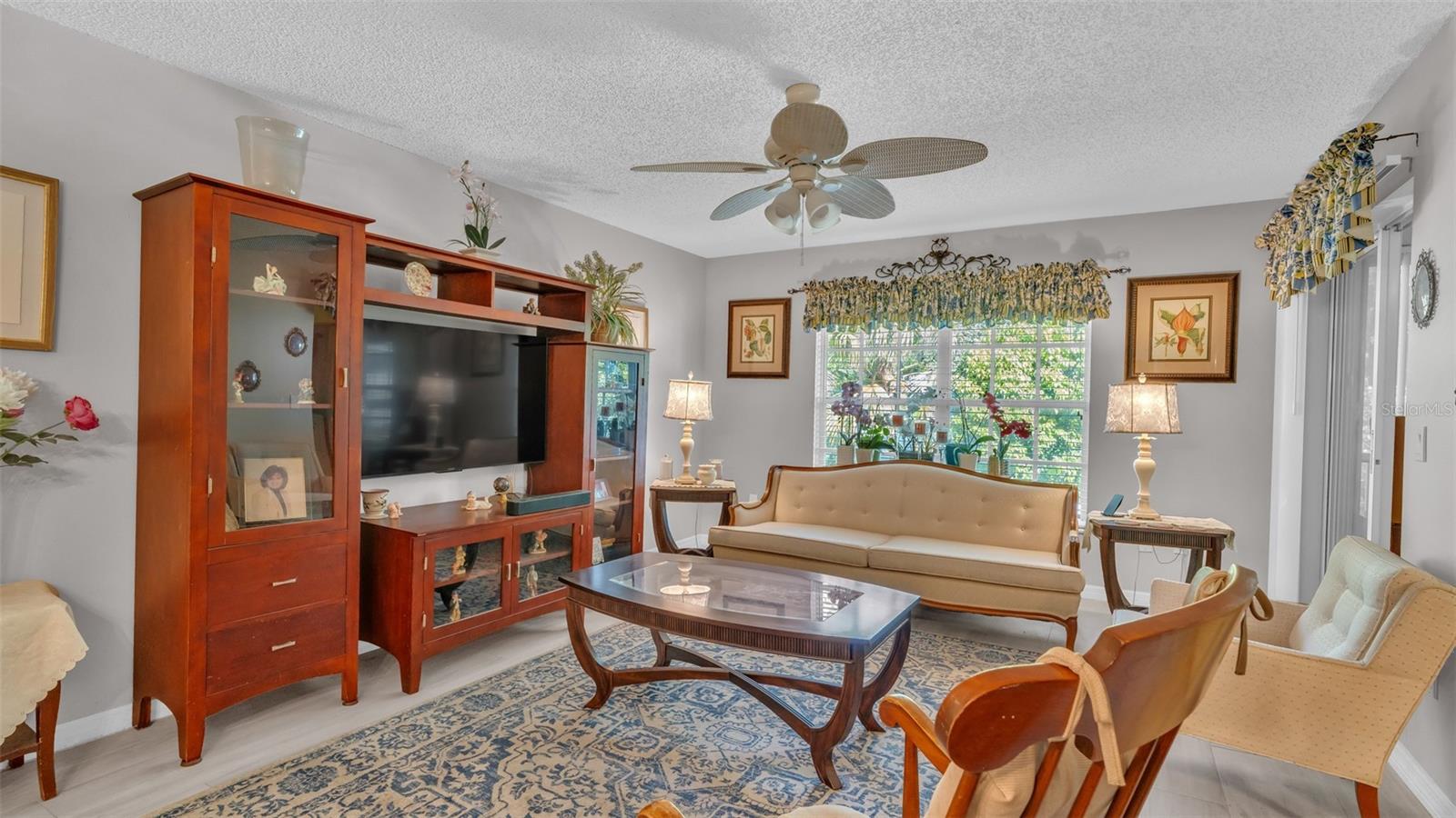 Listing photo id 3 for 12133 Spartan Way 204