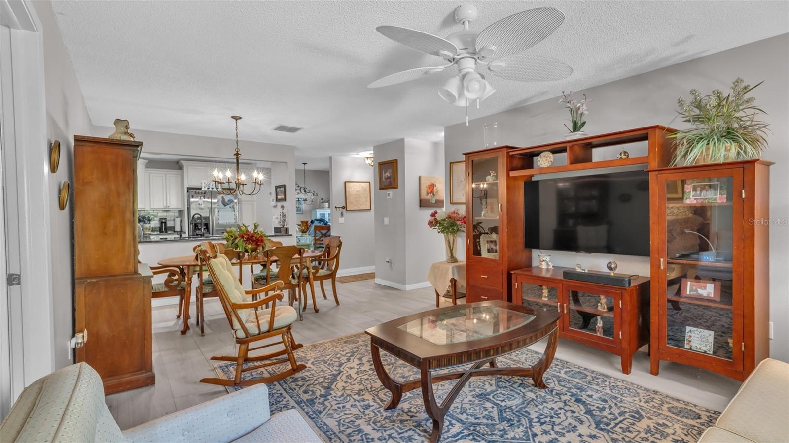 Listing photo id 4 for 12133 Spartan Way 204