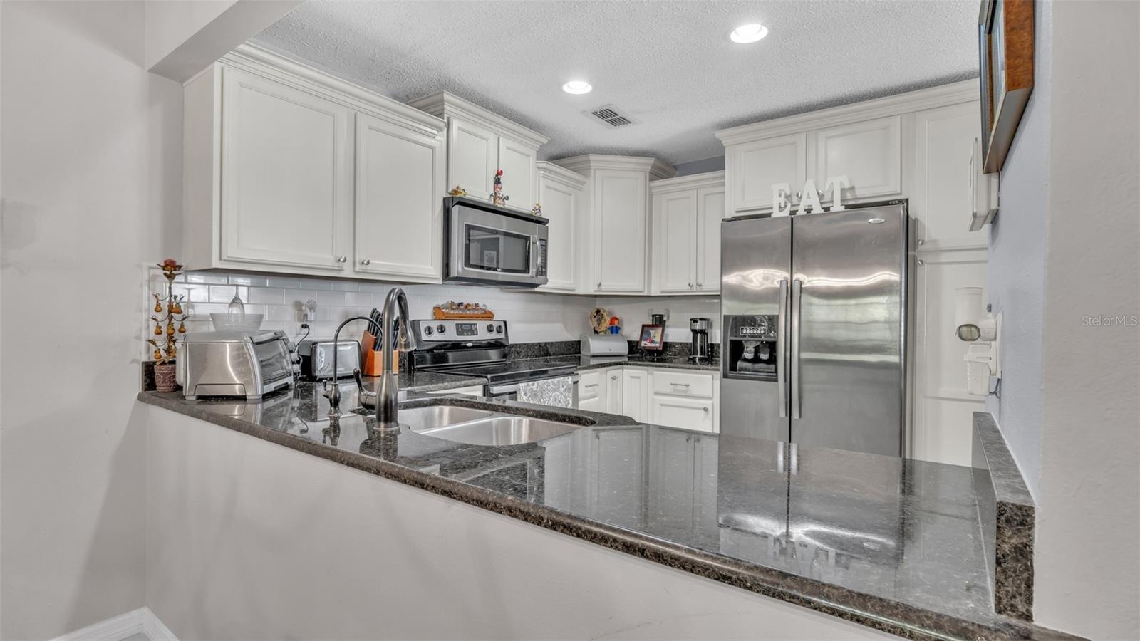 Listing photo id 5 for 12133 Spartan Way 204