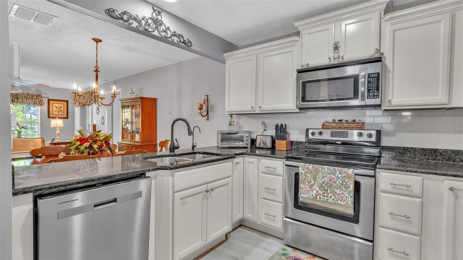 Listing photo id 6 for 12133 Spartan Way 204