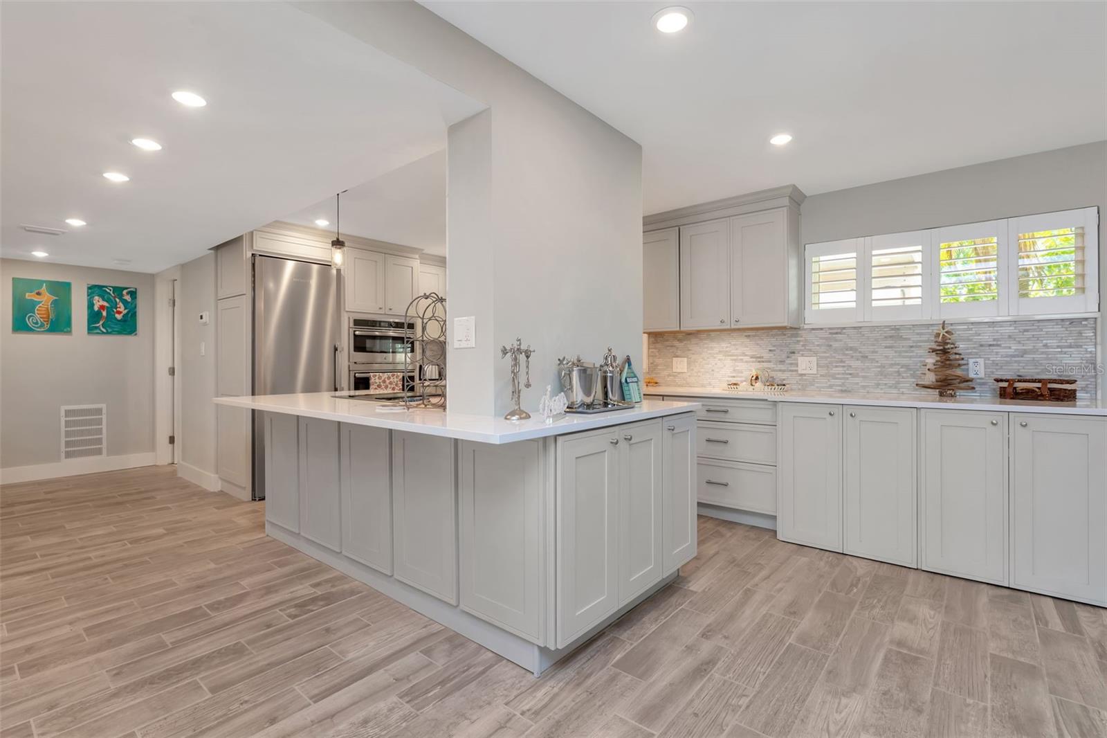 Image 11 of 31 For 620 Edgewater Drive 102