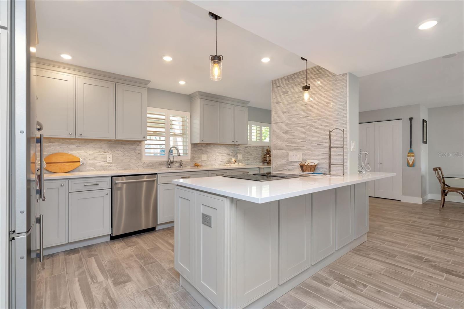 Image 14 of 31 For 620 Edgewater Drive 102