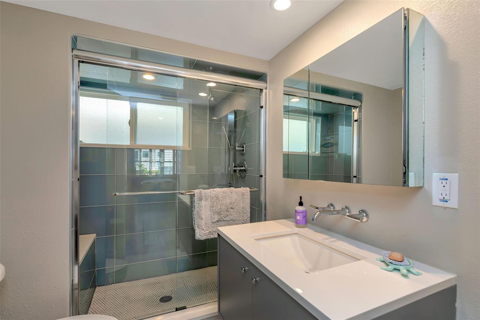 Image 19 of 31 For 620 Edgewater Drive 102