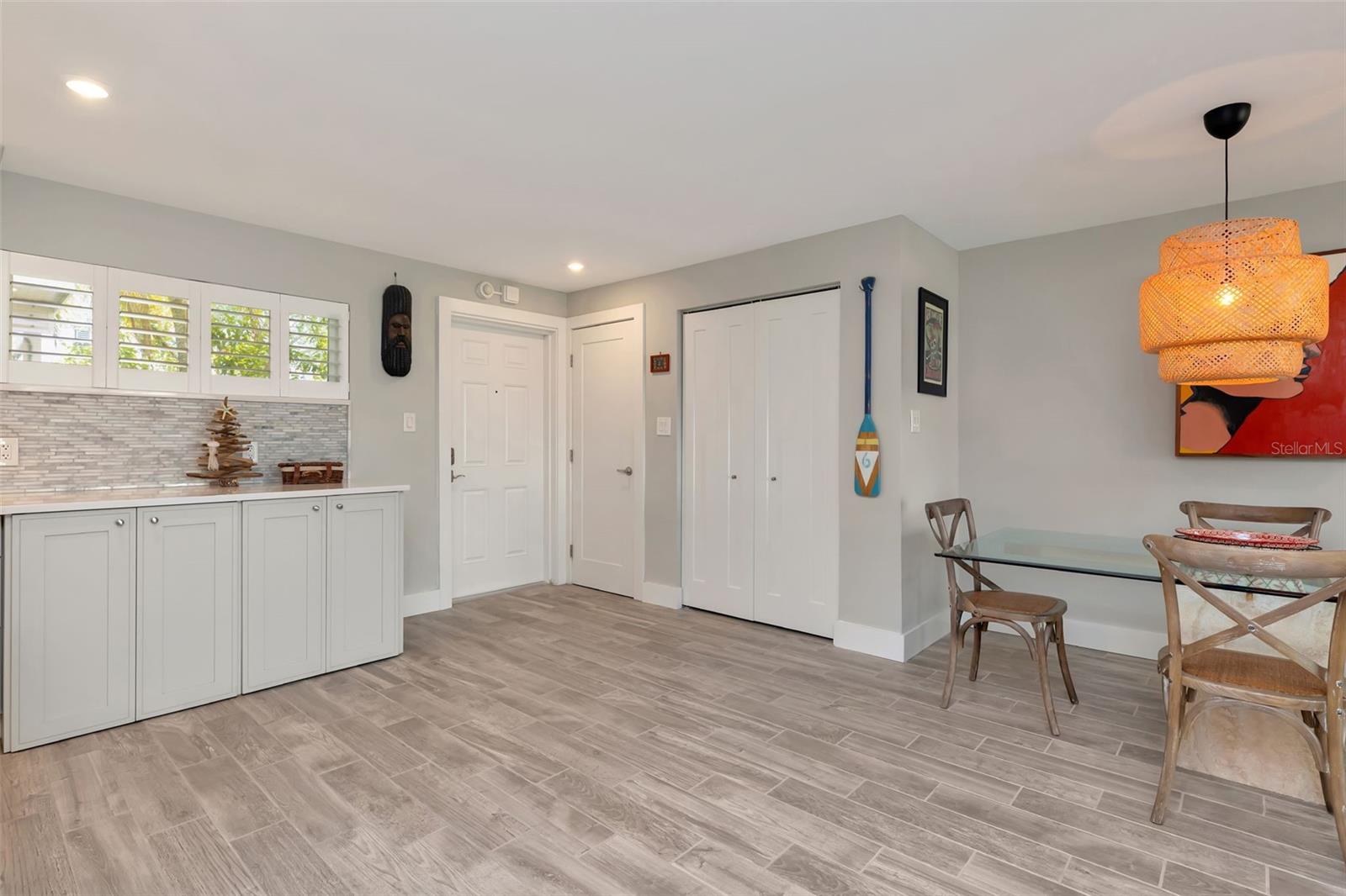 Image 5 of 31 For 620 Edgewater Drive 102