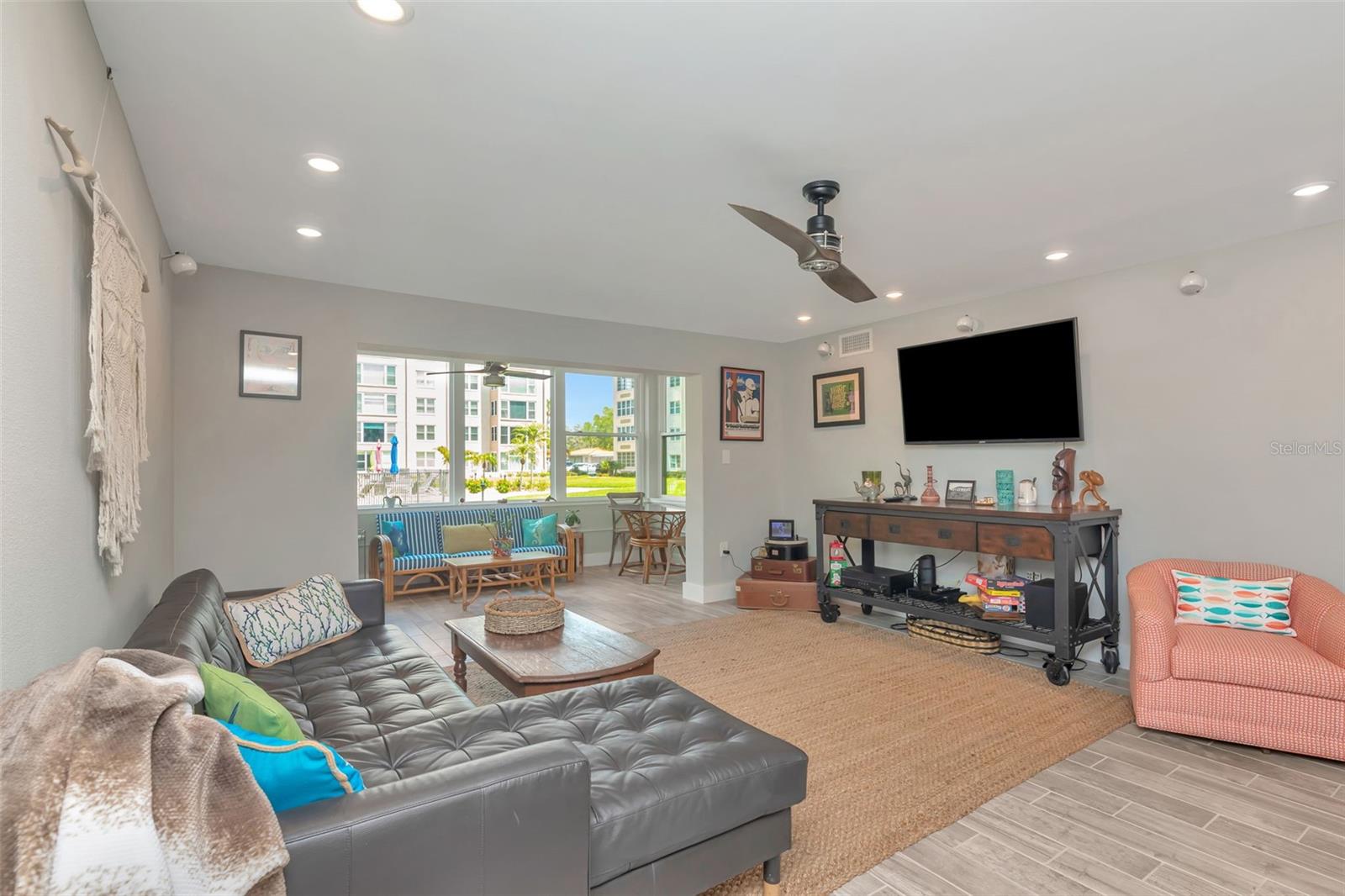 Image 6 of 31 For 620 Edgewater Drive 102