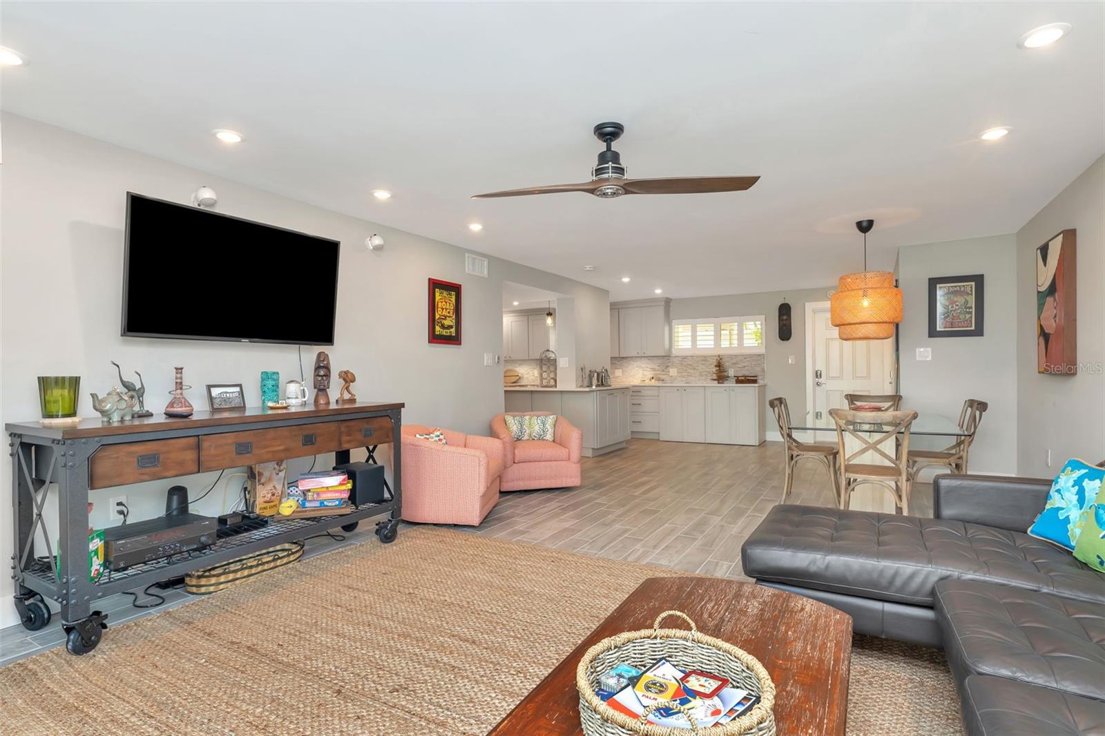 Image 8 of 31 For 620 Edgewater Drive 102