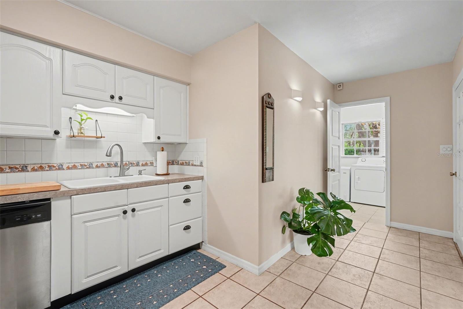 Image 11 of 31 For 15402 Lake Magdalene Boulevard