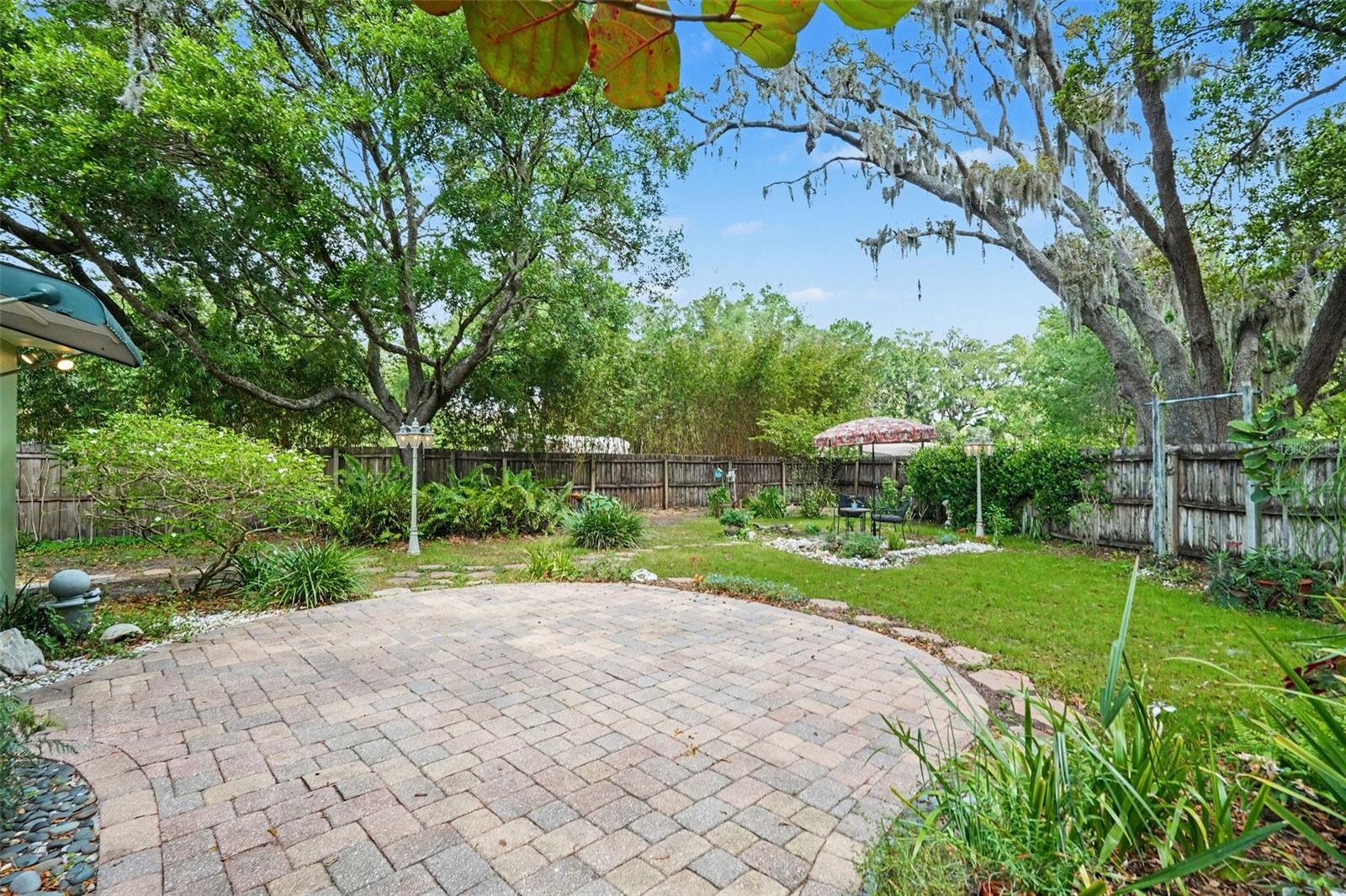 Image 26 of 31 For 15402 Lake Magdalene Boulevard