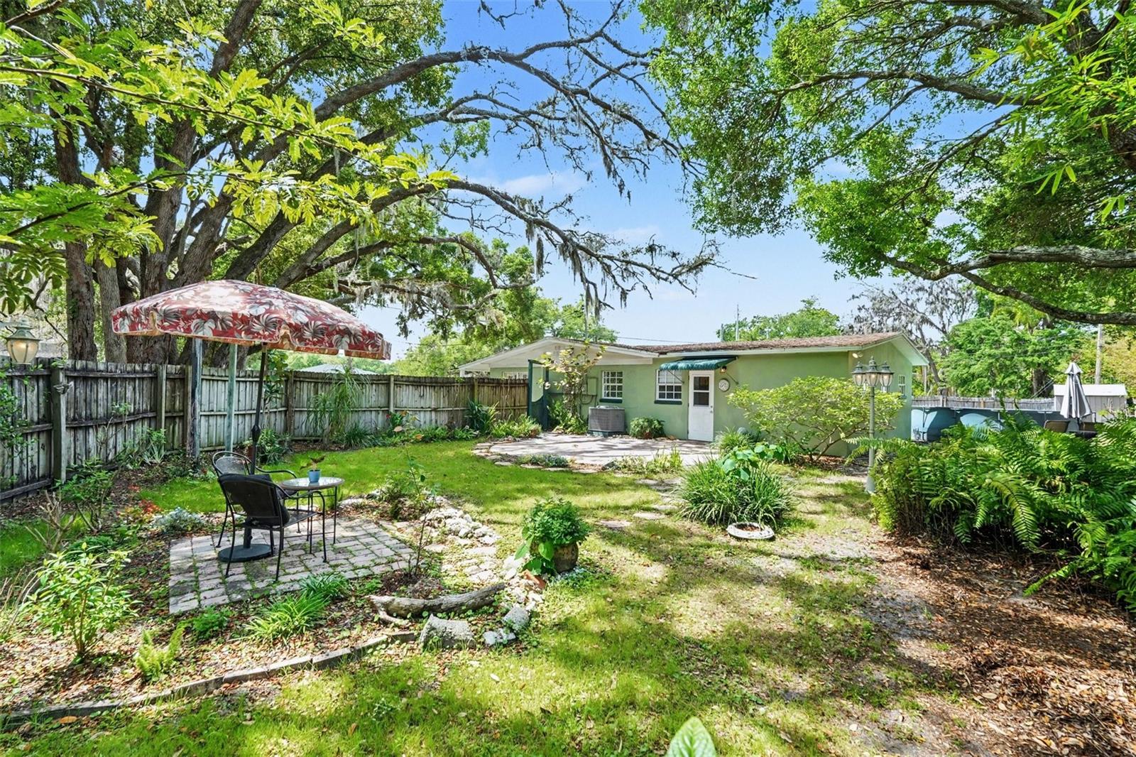 Image 27 of 31 For 15402 Lake Magdalene Boulevard