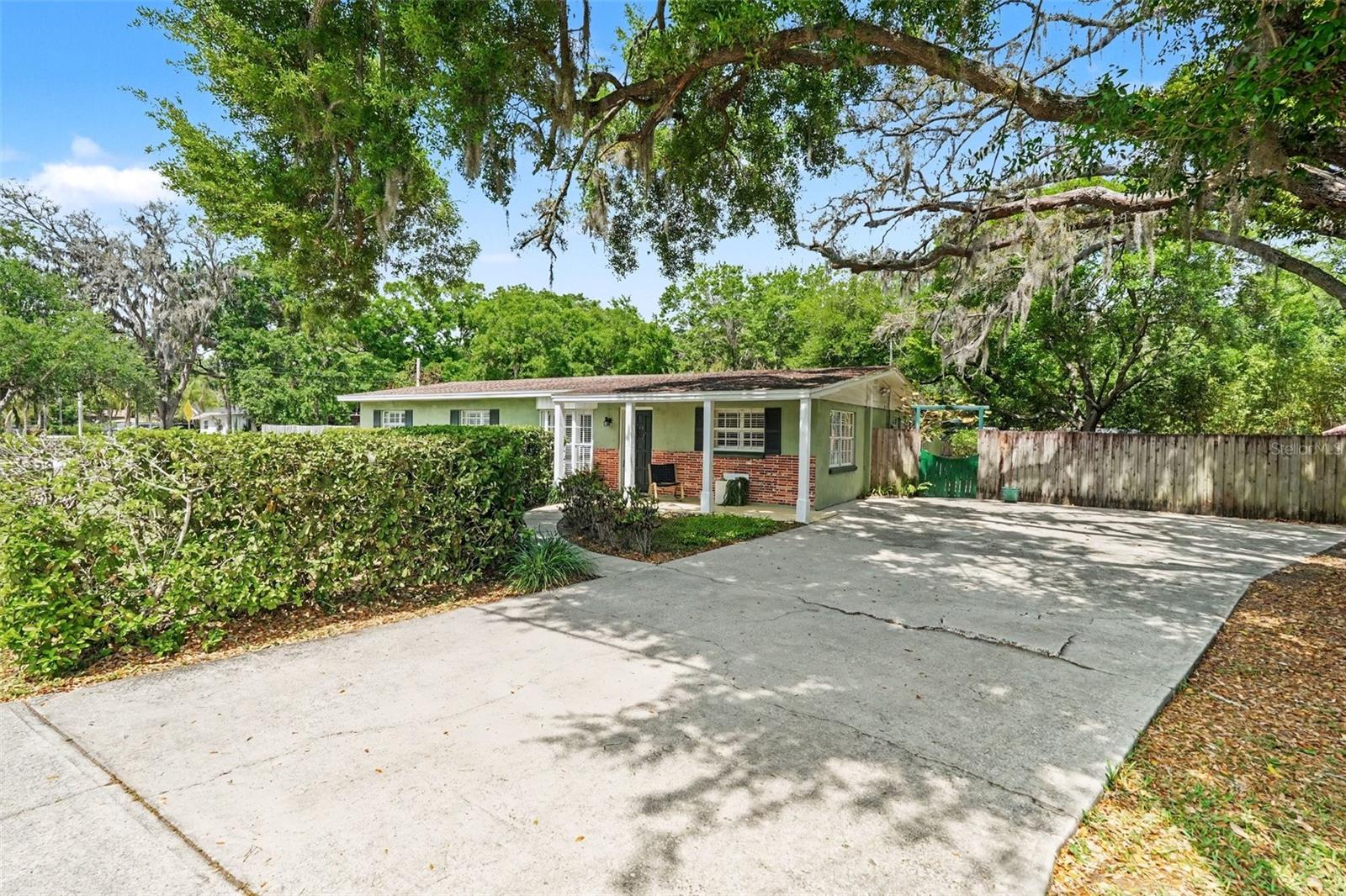 Image 5 of 31 For 15402 Lake Magdalene Boulevard