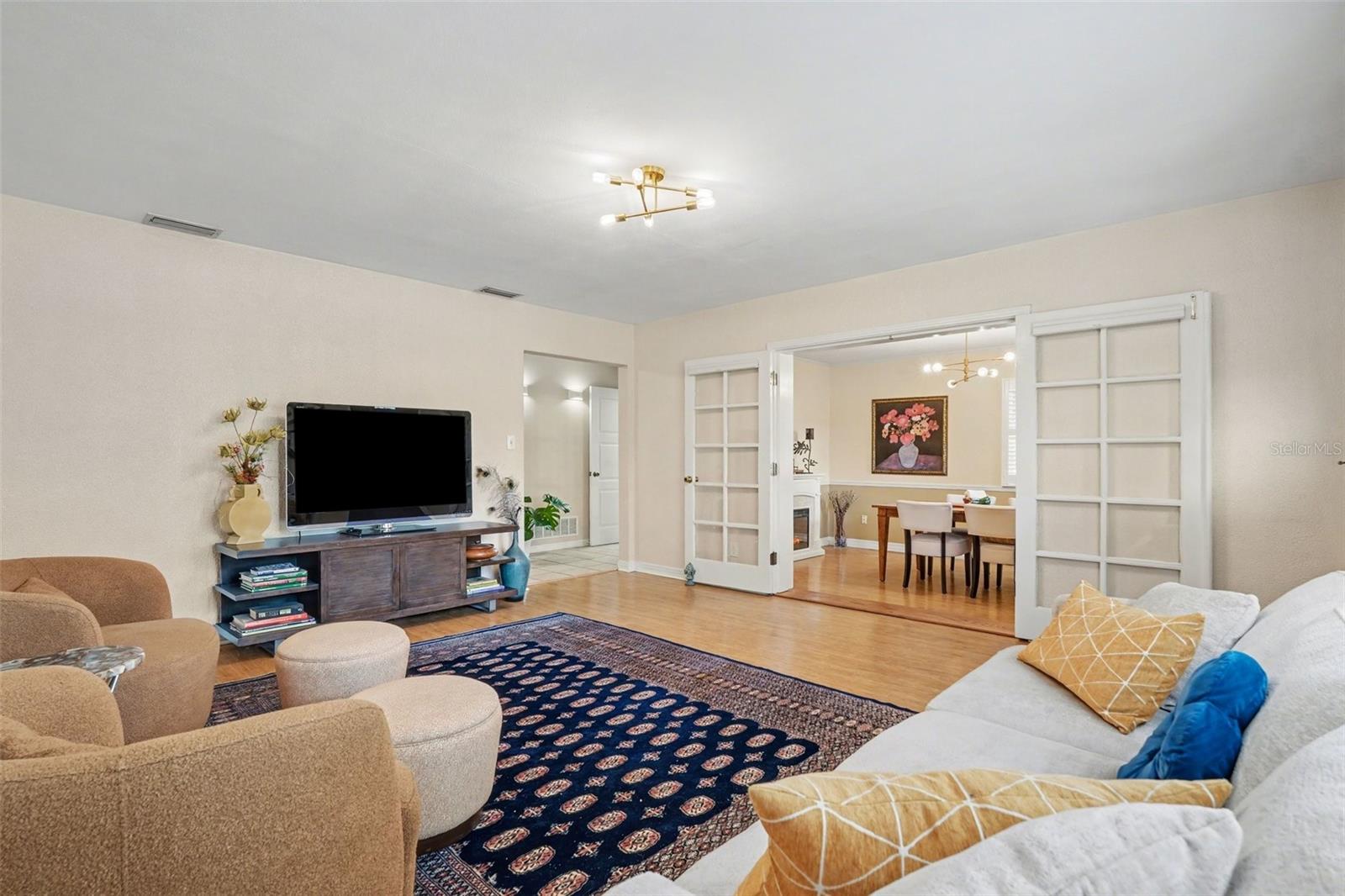 Image 7 of 31 For 15402 Lake Magdalene Boulevard