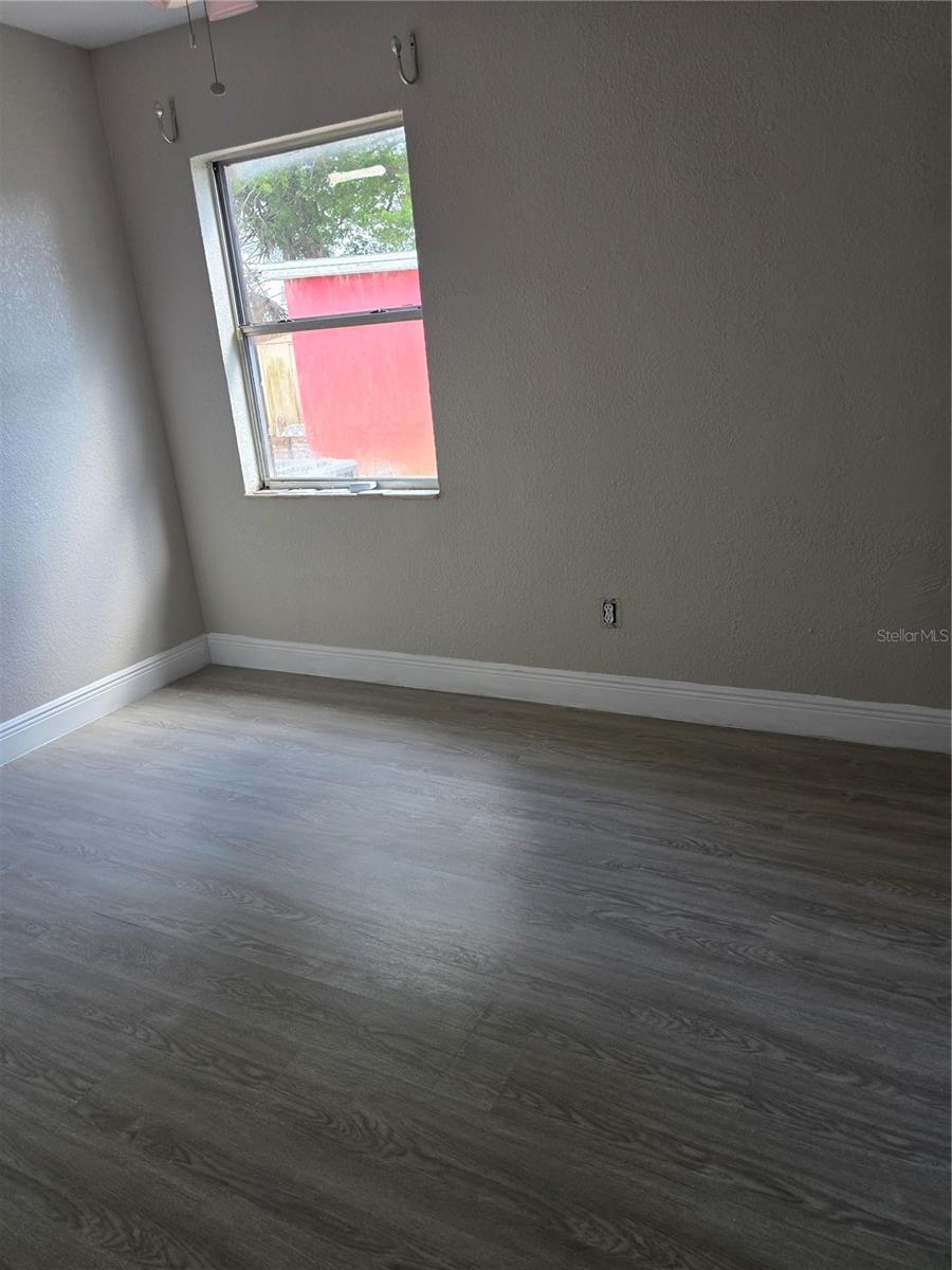 Image 19 of 49 For 2538 Hiawatha Street